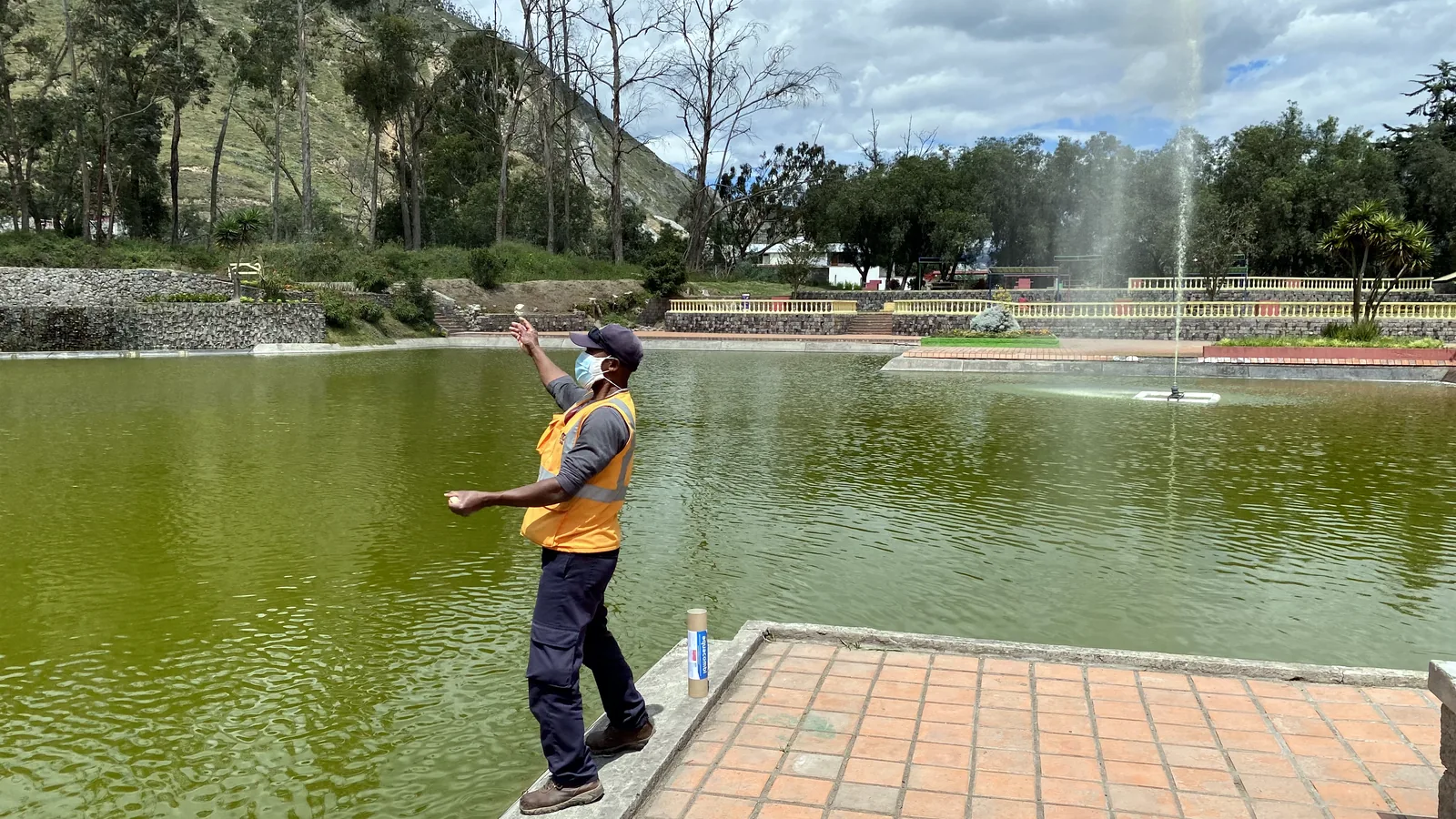Recuperación de la laguna del parque Equinoccial, EPMMOP, Quito