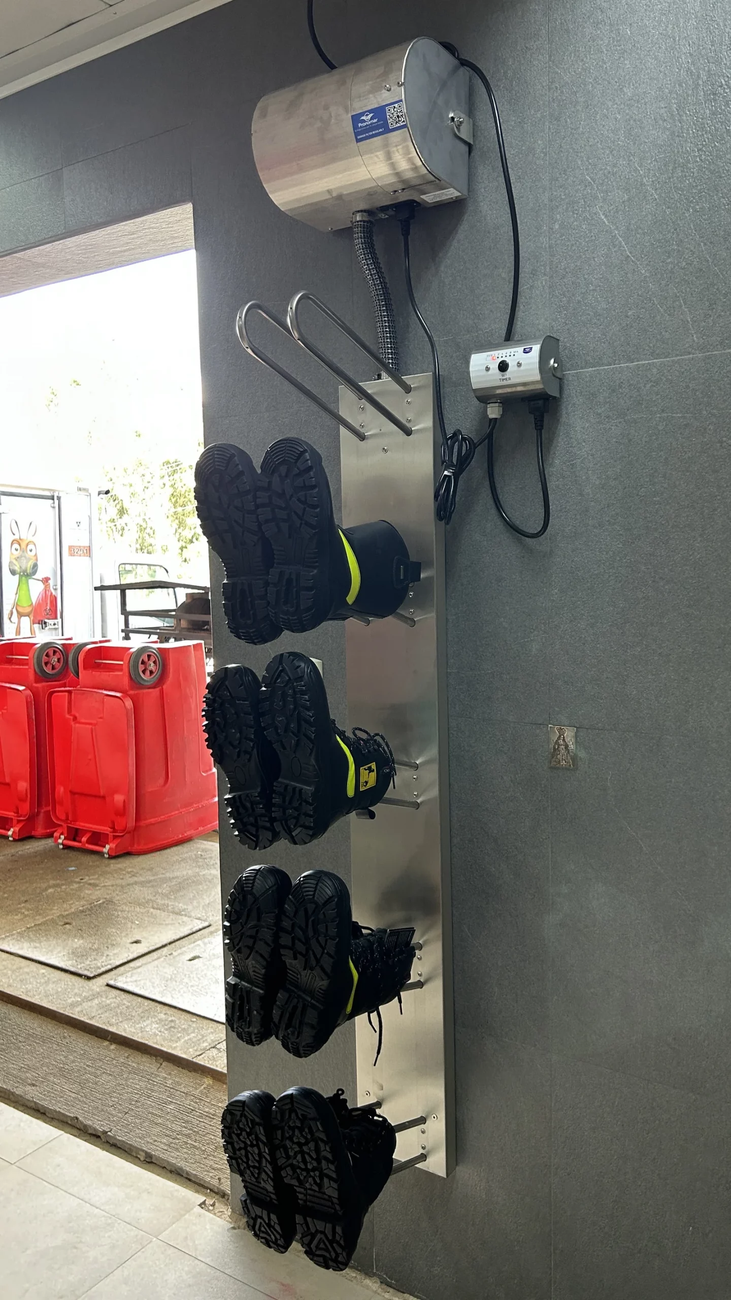 Protección biológica — secador y desinfección de botas de trabajo, EMAC EP Cuenca